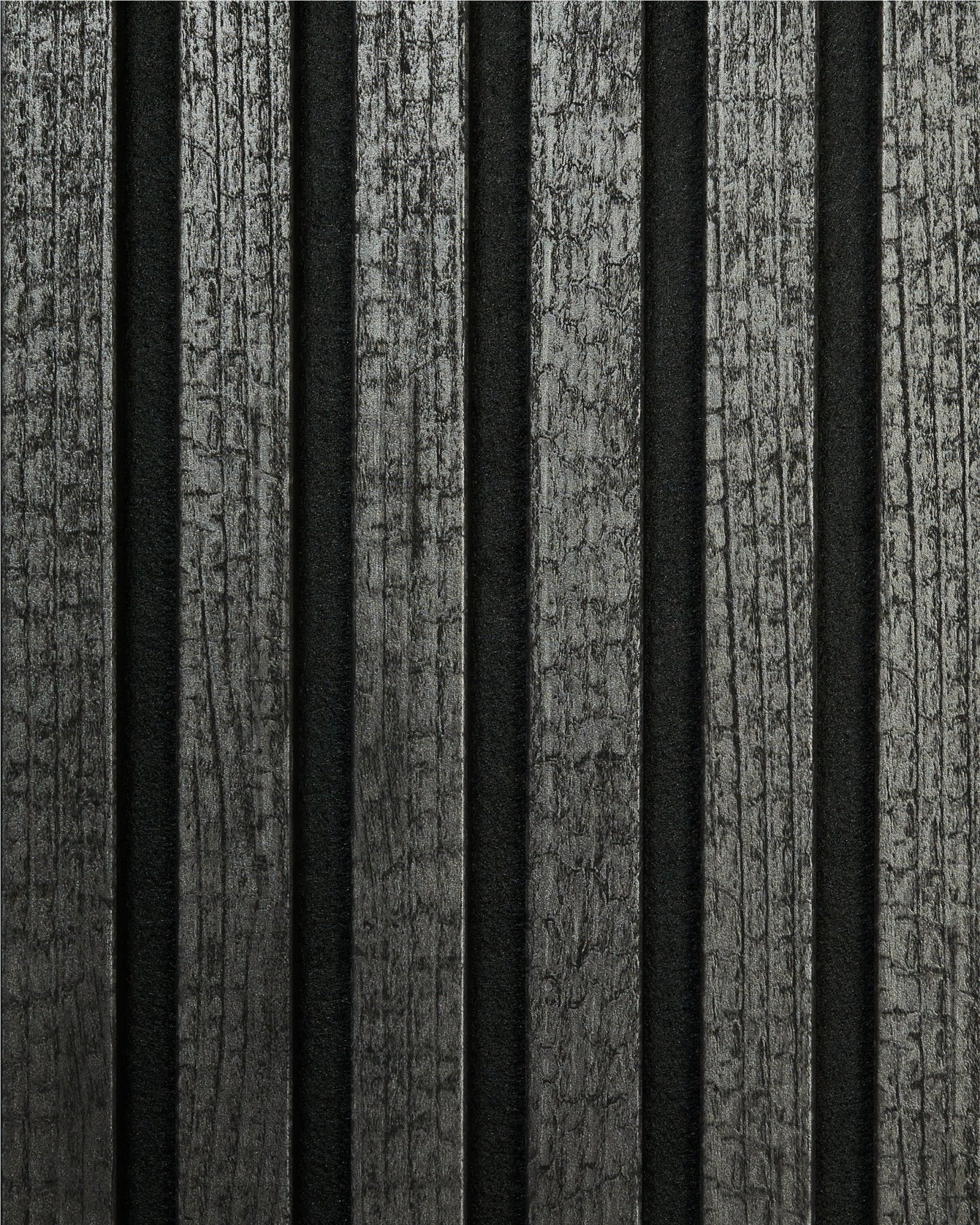 Rebel | Muster / Charcoal von WoodUpp zeigt vertical, verkohlte Akustik-Holzpaneele mit dunkler, strukturierter Oberfläche für einen modernen nordischen Look.