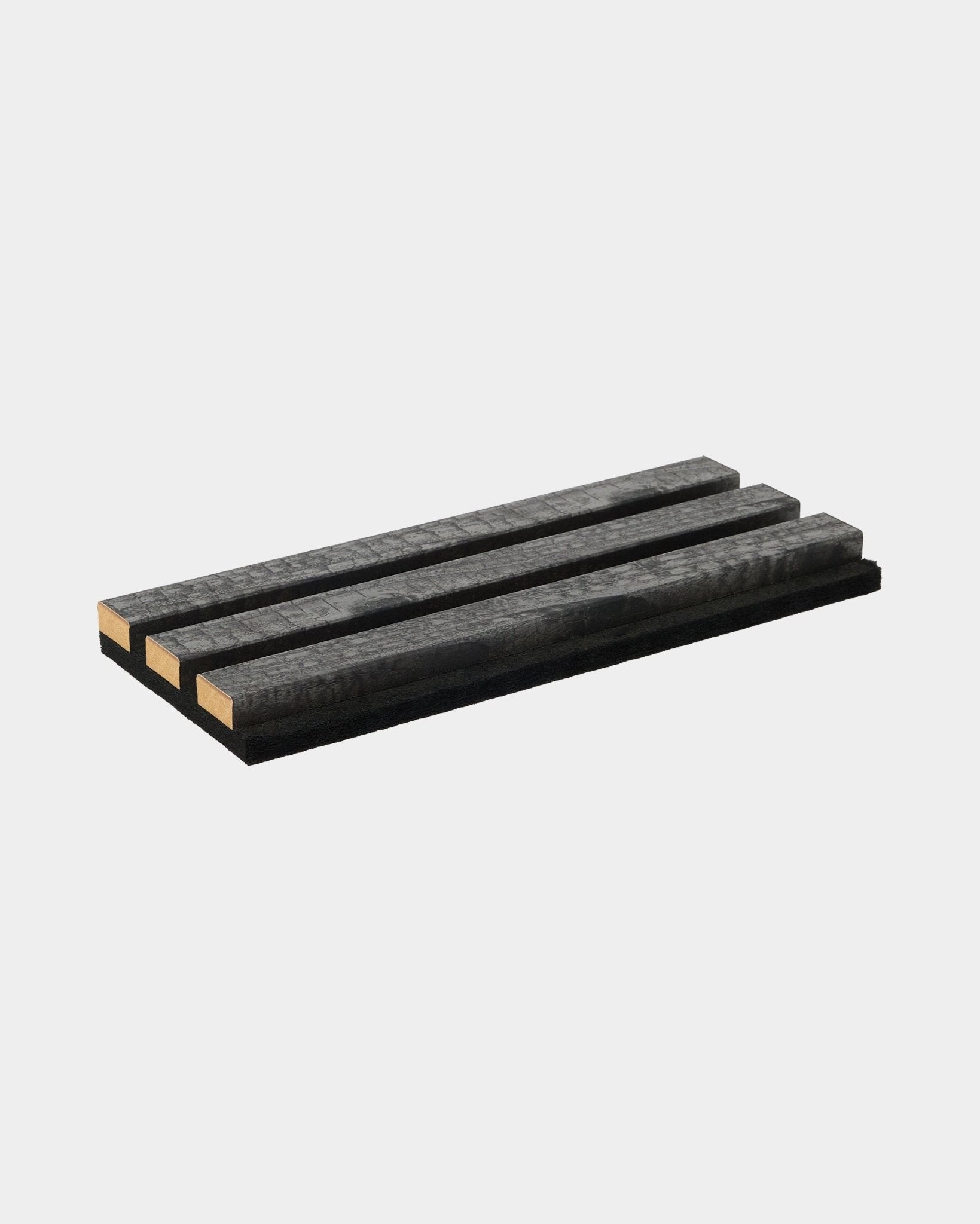 Das Untersetzer-Muster Rebel in Charcoal von WoodUpp, gefertigt aus vier black Holzlamellen, zeigt langlebige Qualität und minimalistisches nordisches Design für Akustikpaneel Accessoires.