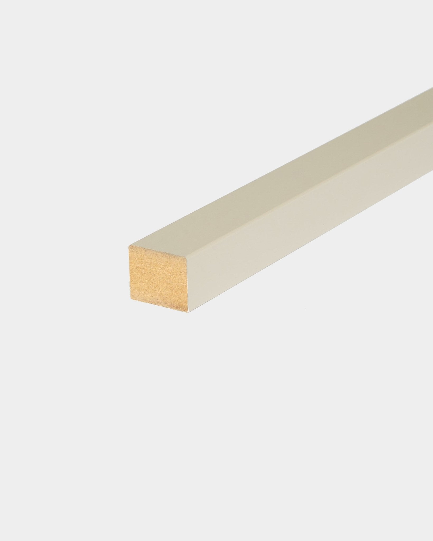 WoodUpp Endlamelle in Stone-Finish, 2,2 cm, Zubehör Akustikpaneel für MDF-Rahmen oder Paneelwände, vor schlicht weißem Hintergrund dargestellt.