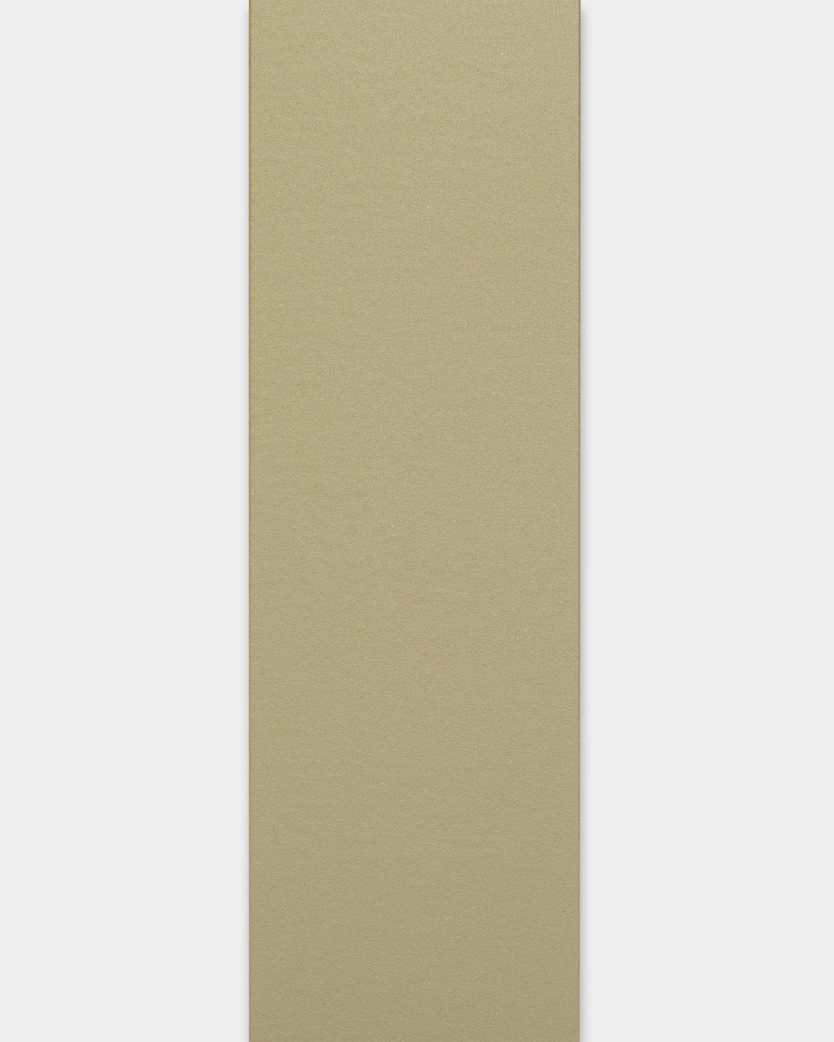 WoodUpp Akupanel Akustikpaneel in Lamella/Moss Ausführung, 240 cm hoch mit Kantenleiste, vertikal vor weißem Hintergrund dargestellt.
