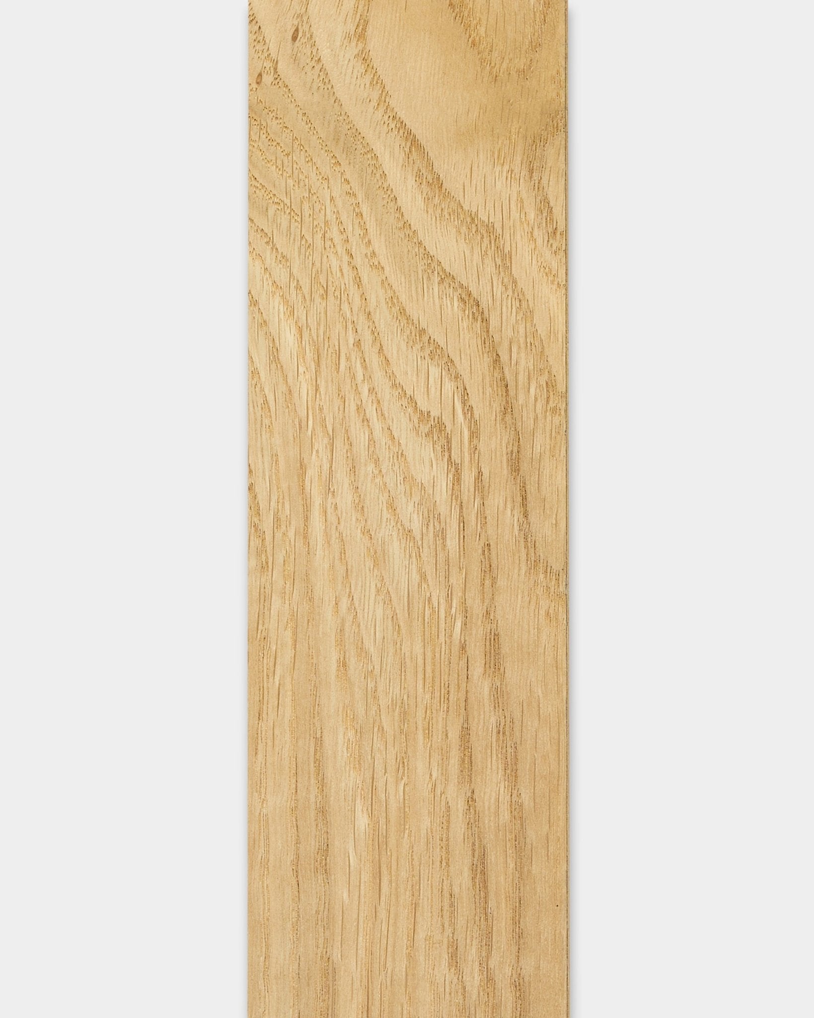 WoodUpp Lamella Rustic Natural Oak, 240 cm, für den Austausch von Akupanel Akustikpaneel Lamellen oder das Zuschneiden von Kanten, mit einer natürlichen hellen brown Oberfläche.