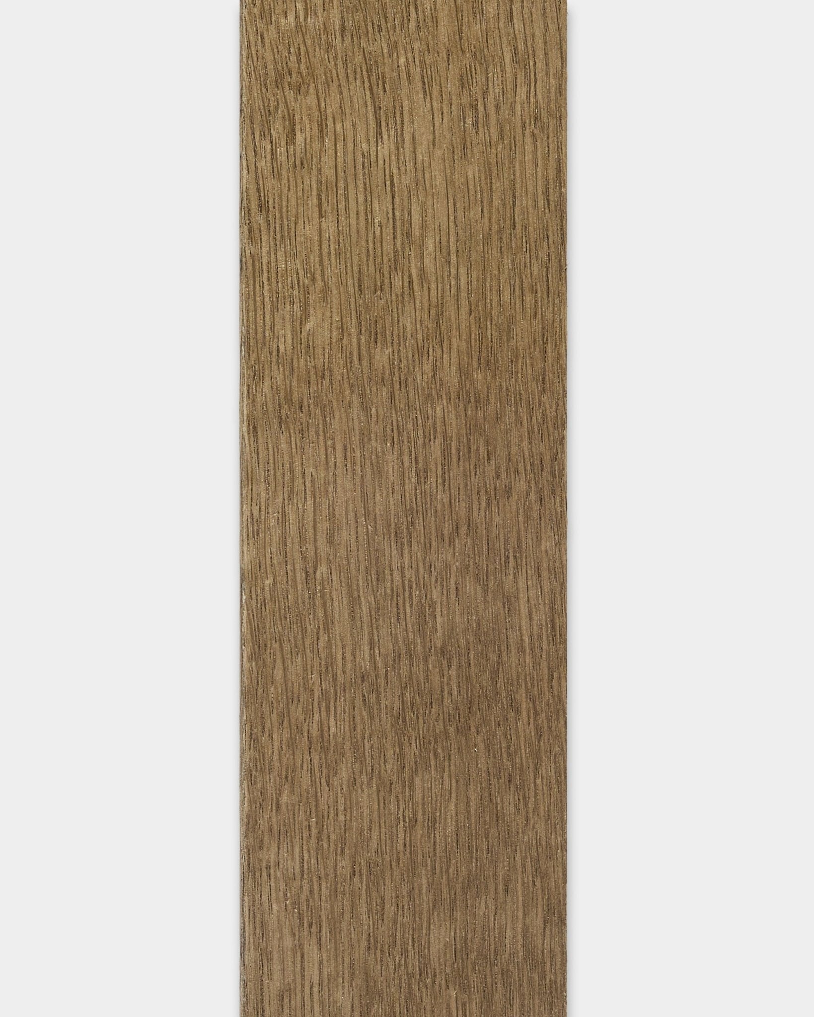 WoodUpp Lamella Akustikpaneel Paneel in Rustic Grey Oak, 240 cm, mit sichtbarer Holzmaserung und glatten Kanten vor weißem Hintergrund.
