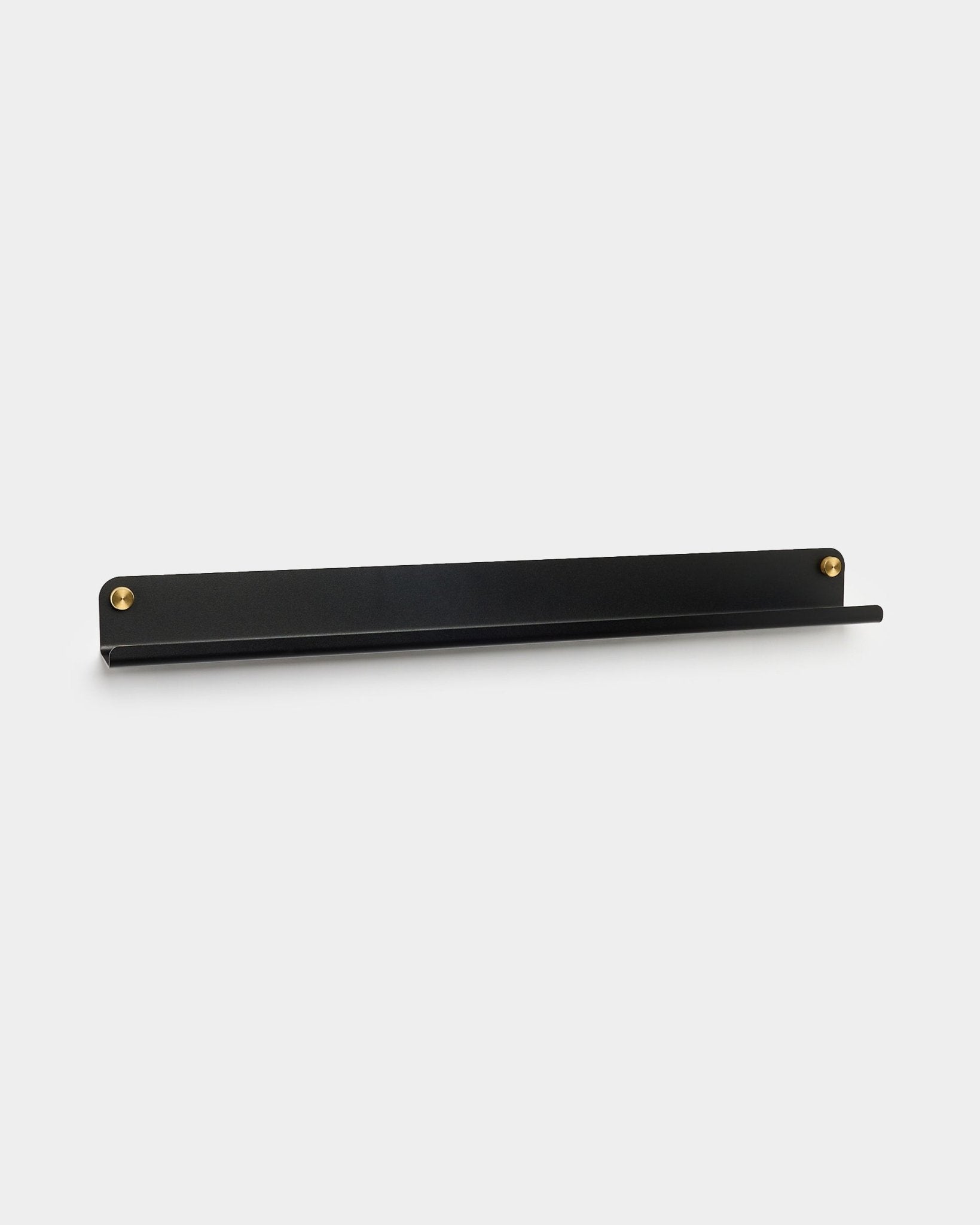 Norr Schmale Ablage in black von WoodUpp, 75,9 cm, mit schlankem steel Design und brass-colored Schrauben, gedacht als Zubehör für Akustikpaneele.