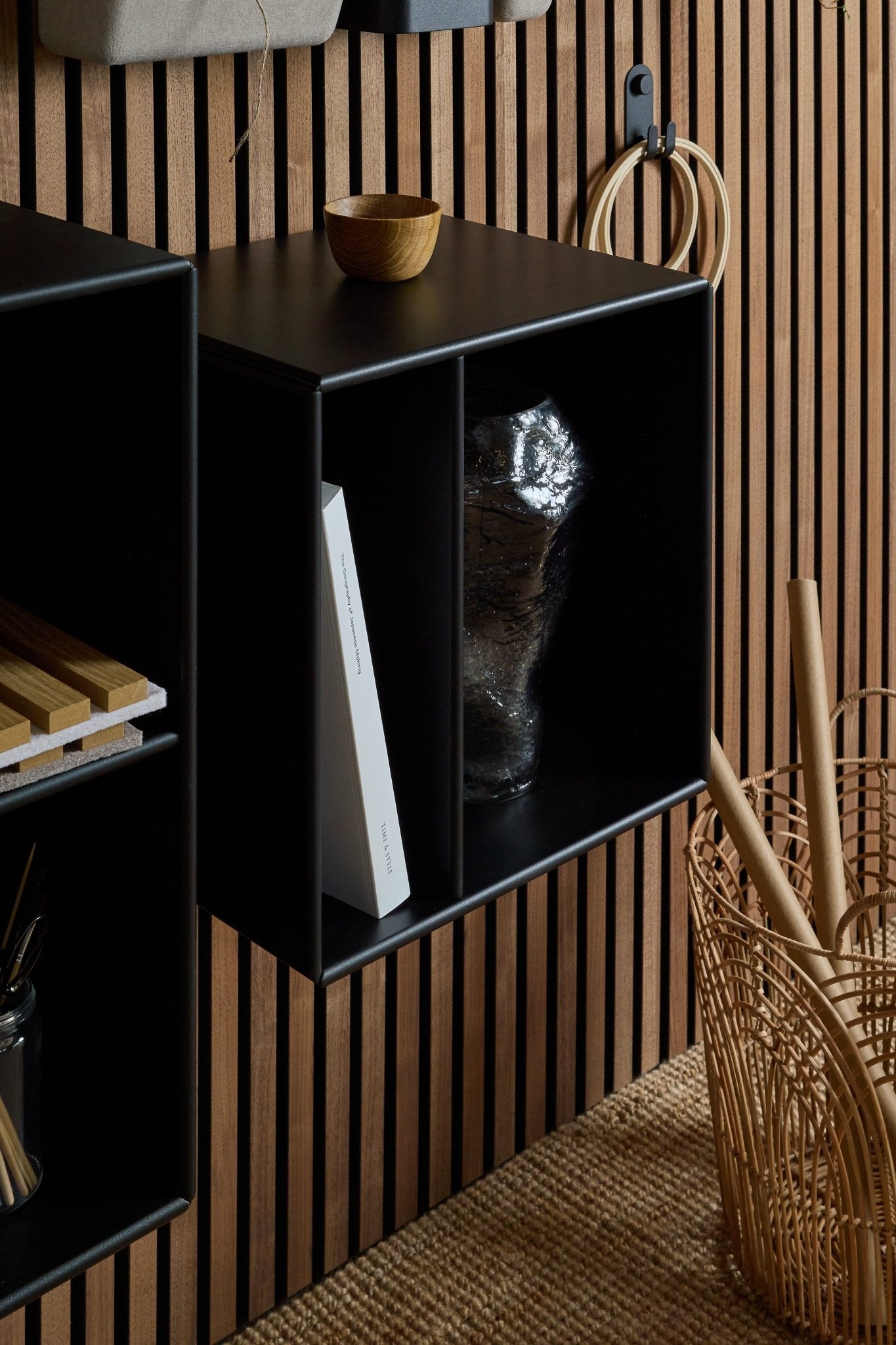 Arka | Bookcase / Black