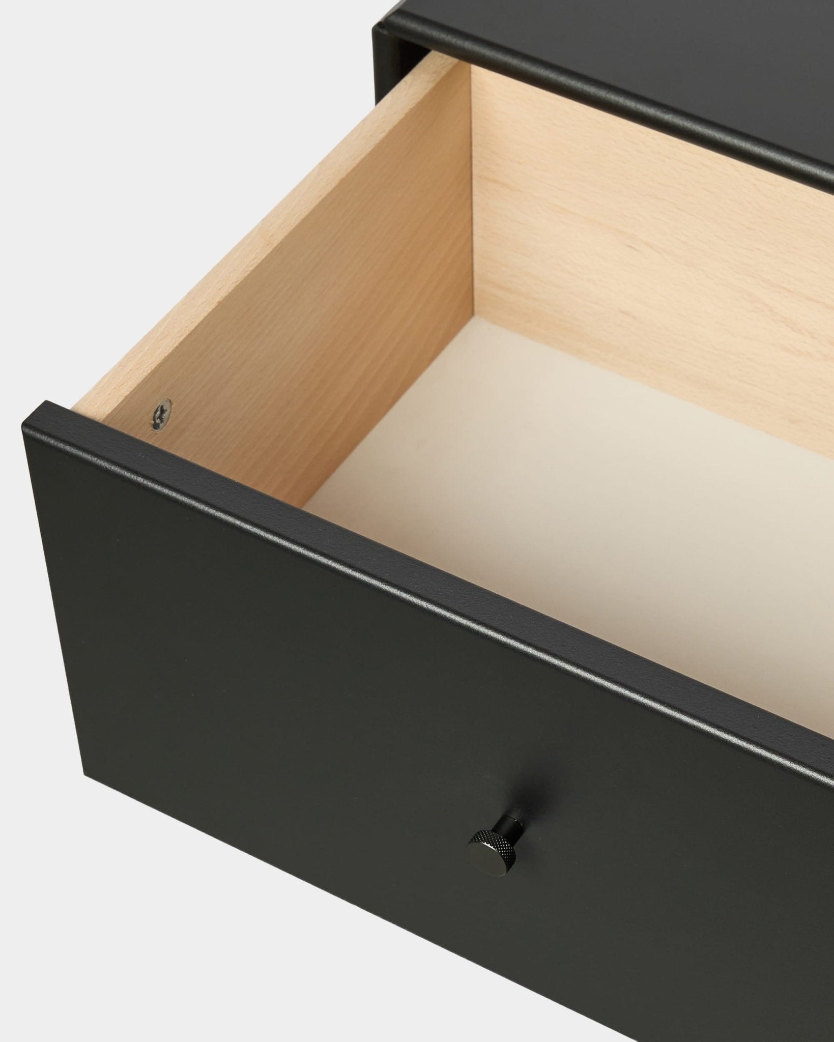 WoodUpp Arka Bücherregal-Schublade in Schwarz, mit hellem Innenraum und schwarzem Knauf, konzipiert für die geschlossene Aufbewahrung. Accessoire im nordischen Stil für die Akupanel-Kollektionen.