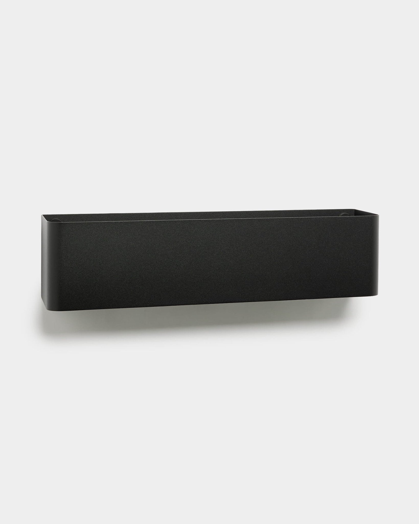 WoodUpp Norr black Pflanzenbox, 47,9 cm, vor weißem Hintergrund; ideal zum Organisieren von Kräutern im Innenbereich; passend für nordische Wohnräume gestaltet.